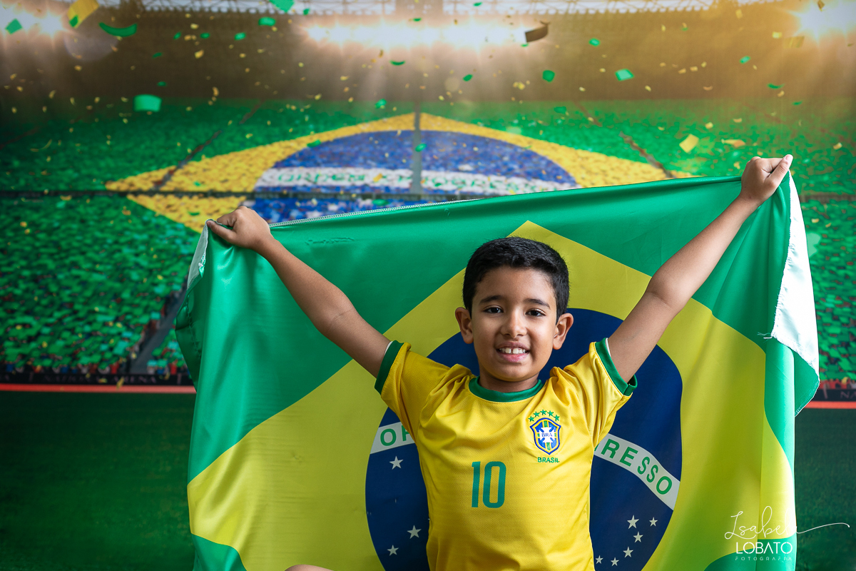 copa-do-mundo-do-catar-copa-do-mundo-2022-selecao-brasileira-hexa-campeao-brasil-vai-ganhar-a-copa-do-mundo-bandeira-do-brasil-cbf-confederacao-brasiliera-de-futebol-ensaio-fotografico-da-copa-do-mundo-torcida-mirim-brasieleira-hexacampeao-brasil-