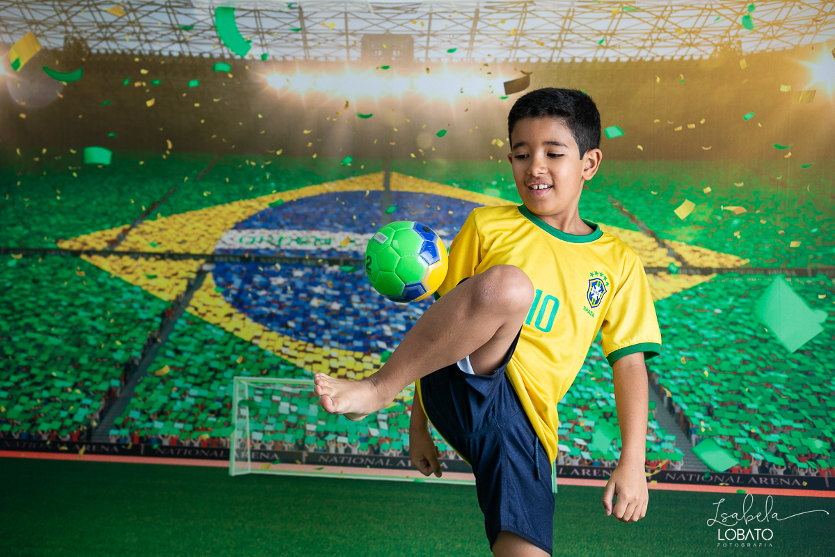 copa-do-mundo-do-catar-copa-do-mundo-2022-selecao-brasileira-hexa-campeao-brasil-vai-ganhar-a-copa-do-mundo-bandeira-do-brasil-cbf-confederacao-brasiliera-de-futebol-ensaio-fotografico-da-copa-do-mundo-torcida-mirim-brasieleira-hexacampeao-brasil-