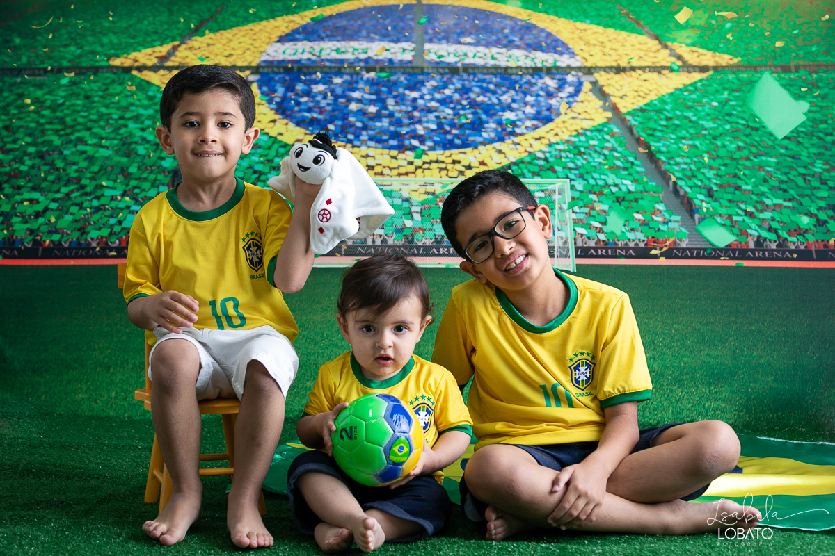 copa-do-mundo-do-catar-copa-do-mundo-2022-selecao-brasileira-hexa-campeao-brasil-vai-ganhar-a-copa-do-mundo-bandeira-do-brasil-cbf-confederacao-brasiliera-de-futebol-ensaio-fotografico-da-copa-do-mundo-torcida-mirim-brasieleira-hexacampeao-brasil-