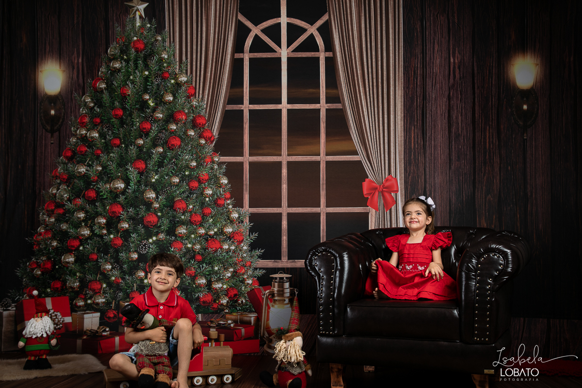 ensaio-fotografico-de-natal-2022-retratos-de-natal-fotografia-de-natal-fotos-papai-noel-cenario-fotografico-de-natal-2022-fundo-fotografico-de-natal-fundos-wentz-arvore-de-natal-papai-noel-decoracao-de-natal-estudio-fotografico-em-barbacena-isabela-lobato