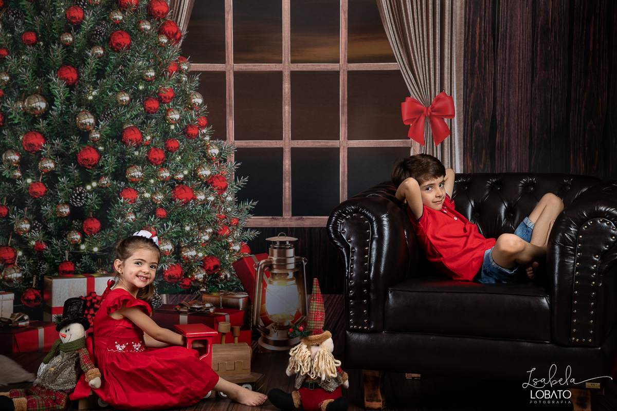 ensaio-fotografico-de-natal-2022-retratos-de-natal-fotografia-de-natal-fotos-papai-noel-cenario-fotografico-de-natal-2022-fundo-fotografico-de-natal-fundos-wentz-arvore-de-natal-papai-noel-decoracao-de-natal-estudio-fotografico-em-barbacena-isabela-lobato
