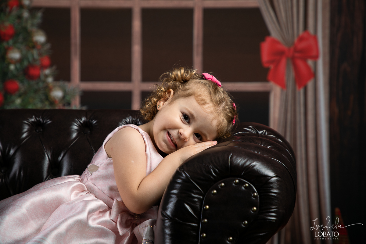ensaio-fotografico-de-natal-2022-retratos-de-natal-fotografia-de-natal-fotos-papai-noel-cenario-fotografico-de-natal-2022-fundo-fotografico-de-natal-fundos-wentz-arvore-de-natal-papai-noel-decoracao-de-natal-estudio-fotografico-em-barbacena-isabela-lobato