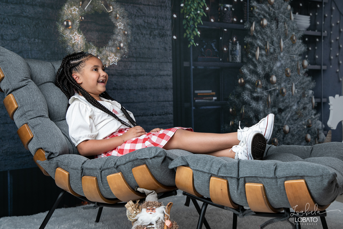 ensaio-fotografico-de-natal-2022-retratos-de-natal-fotografia-de-natal-fotos-papai-noel-cenario-fotografico-de-natal-2022-fundo-fotografico-de-natal-fundos-wentz-arvore-de-natal-papai-noel-decoracao-de-natal-estudio-fotografico-em-barbacena-isabela-lobato