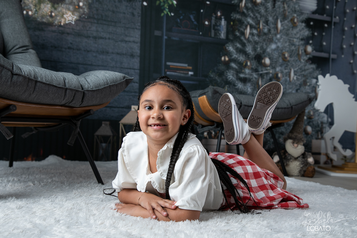 ensaio-fotografico-de-natal-2022-retratos-de-natal-fotografia-de-natal-fotos-papai-noel-cenario-fotografico-de-natal-2022-fundo-fotografico-de-natal-fundos-wentz-arvore-de-natal-papai-noel-decoracao-de-natal-estudio-fotografico-em-barbacena-isabela-lobato