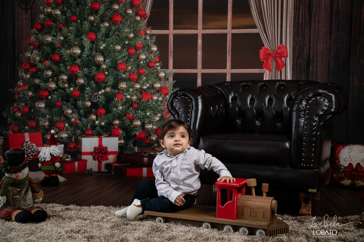 ensaio-fotografico-de-natal-2022-retratos-de-natal-fotografia-de-natal-fotos-papai-noel-cenario-fotografico-de-natal-2022-fundo-fotografico-de-natal-fundos-wentz-arvore-de-natal-papai-noel-decoracao-de-natal-estudio-fotografico-em-barbacena-isabela-lobato