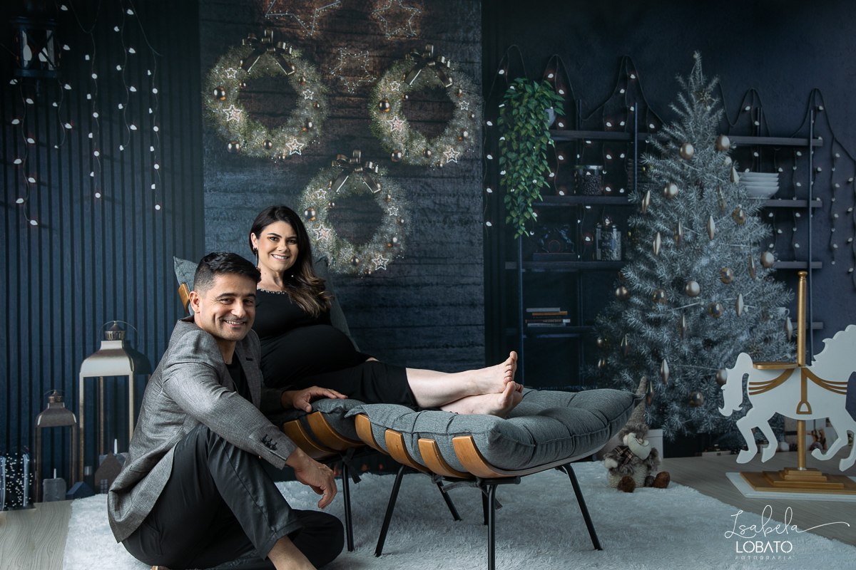 ensaio-fotografico-de-natal-2022-retratos-de-natal-fotografia-de-natal-fotos-papai-noel-cenario-fotografico-de-natal-2022-fundo-fotografico-de-natal-fundos-wentz-arvore-de-natal-papai-noel-decoracao-de-natal-estudio-fotografico-em-barbacena-isabela-lobato