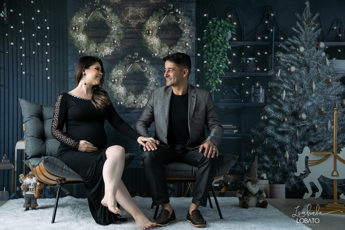 ensaio-fotografico-de-natal-2022-retratos-de-natal-fotografia-de-natal-fotos-papai-noel-cenario-fotografico-de-natal-2022-fundo-fotografico-de-natal-fundos-wentz-arvore-de-natal-papai-noel-decoracao-de-natal-estudio-fotografico-em-barbacena-isabela-lobato