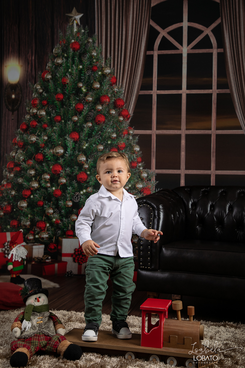 ensaio-fotografico-de-natal-2022-retratos-de-natal-fotografia-de-natal-fotos-papai-noel-cenario-fotografico-de-natal-2022-fundo-fotografico-de-natal-fundos-wentz-arvore-de-natal-papai-noel-decoracao-de-natal-estudio-fotografico-em-barbacena-isabela-lobato