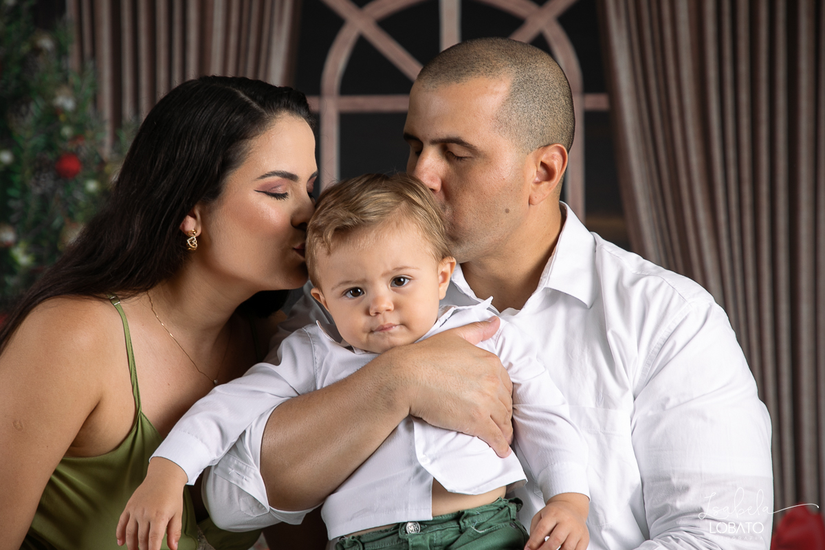 ensaio-fotografico-de-natal-2022-retratos-de-natal-fotografia-de-natal-fotos-papai-noel-cenario-fotografico-de-natal-2022-fundo-fotografico-de-natal-fundos-wentz-arvore-de-natal-papai-noel-decoracao-de-natal-estudio-fotografico-em-barbacena-isabela-lobato