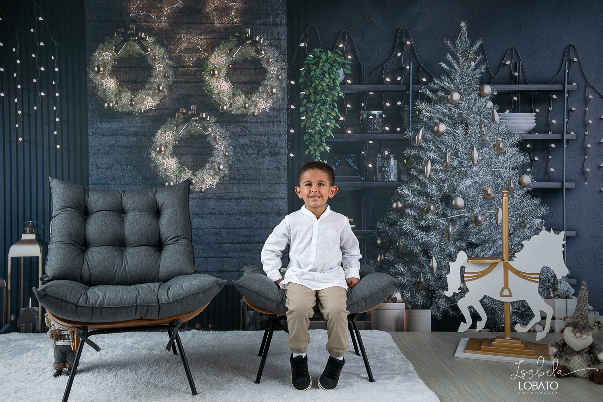 ensaio-fotografico-de-natal-2022-retratos-de-natal-fotografia-de-natal-fotos-papai-noel-cenario-fotografico-de-natal-2022-fundo-fotografico-de-natal-fundos-wentz-arvore-de-natal-papai-noel-decoracao-de-natal-estudio-fotografico-em-barbacena-isabela-lobato