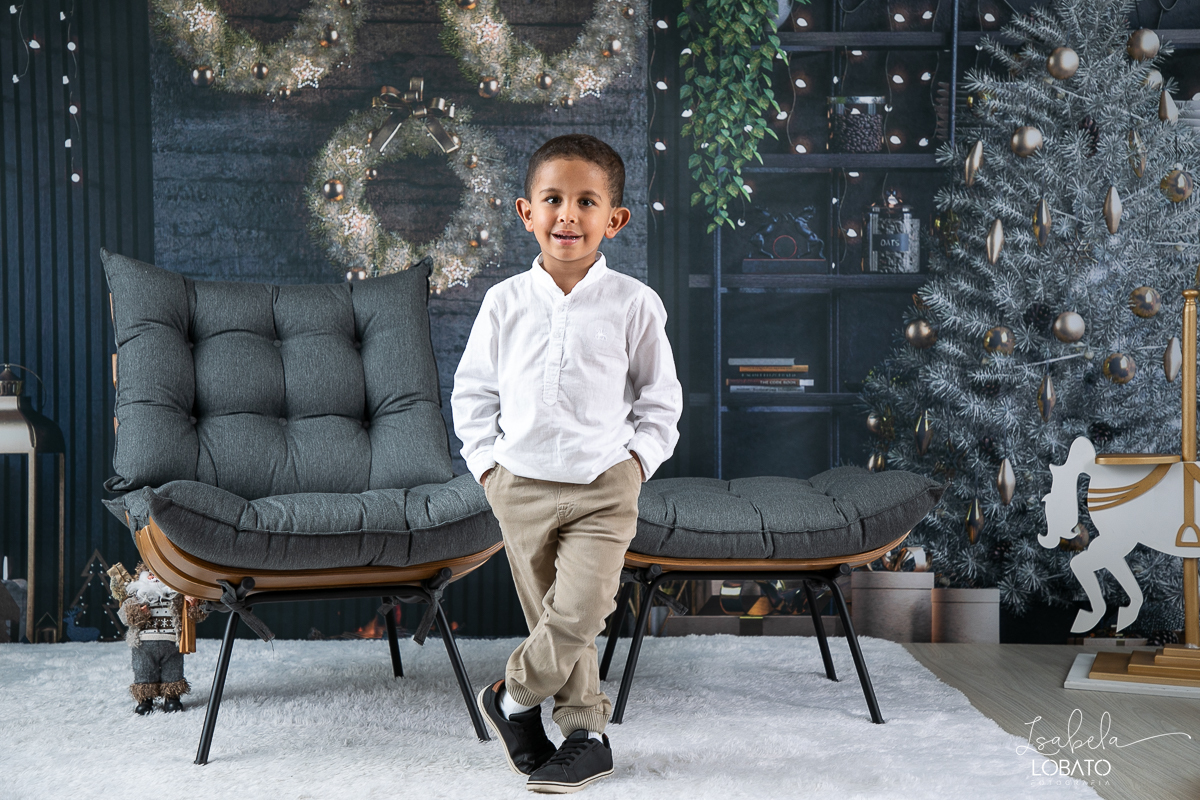 ensaio-fotografico-de-natal-2022-retratos-de-natal-fotografia-de-natal-fotos-papai-noel-cenario-fotografico-de-natal-2022-fundo-fotografico-de-natal-fundos-wentz-arvore-de-natal-papai-noel-decoracao-de-natal-estudio-fotografico-em-barbacena-isabela-lobato