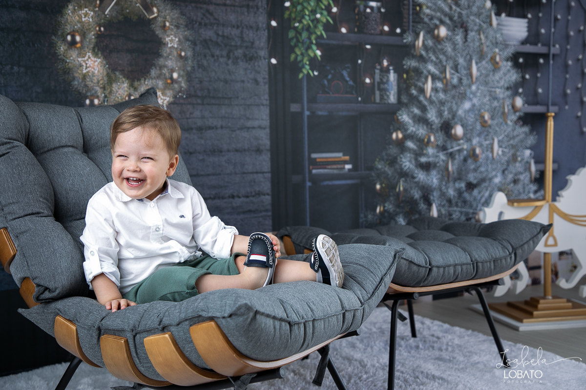 ensaio-fotografico-de-natal-2022-retratos-de-natal-fotografia-de-natal-fotos-papai-noel-cenario-fotografico-de-natal-2022-fundo-fotografico-de-natal-fundos-wentz-arvore-de-natal-papai-noel-decoracao-de-natal-estudio-fotografico-em-barbacena-isabela-lobato