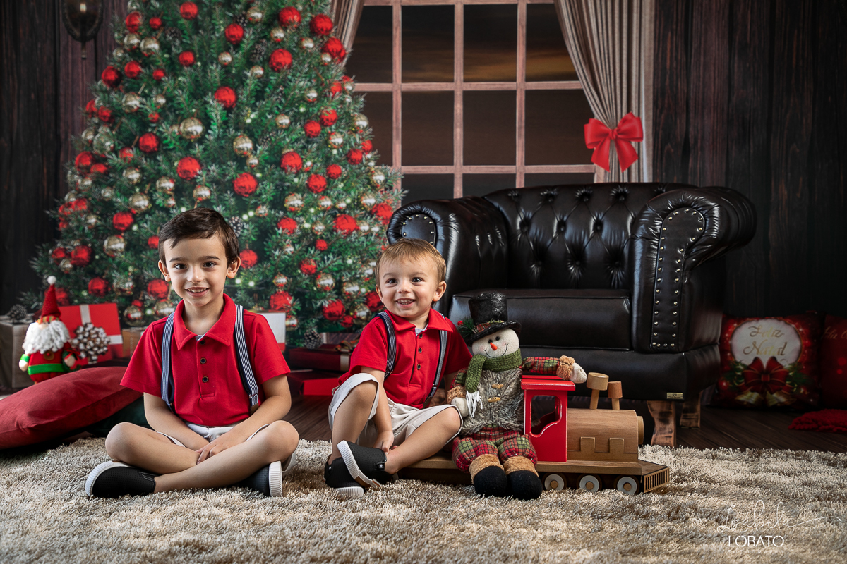 ensaio-fotografico-de-natal-2022-retratos-de-natal-fotografia-de-natal-fotos-papai-noel-cenario-fotografico-de-natal-2022-fundo-fotografico-de-natal-fundos-wentz-arvore-de-natal-papai-noel-decoracao-de-natal-estudio-fotografico-em-barbacena-isabela-lobato