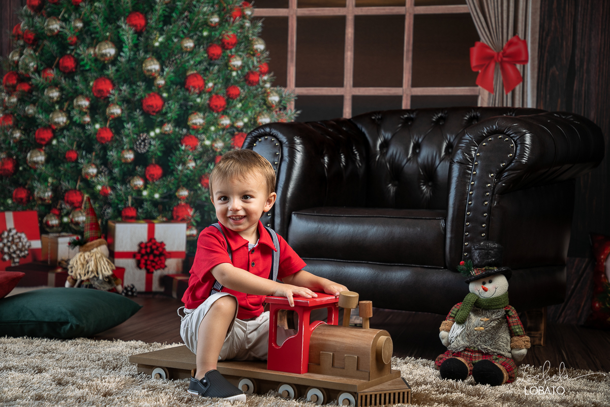 ensaio-fotografico-de-natal-2022-retratos-de-natal-fotografia-de-natal-fotos-papai-noel-cenario-fotografico-de-natal-2022-fundo-fotografico-de-natal-fundos-wentz-arvore-de-natal-papai-noel-decoracao-de-natal-estudio-fotografico-em-barbacena-isabela-lobato