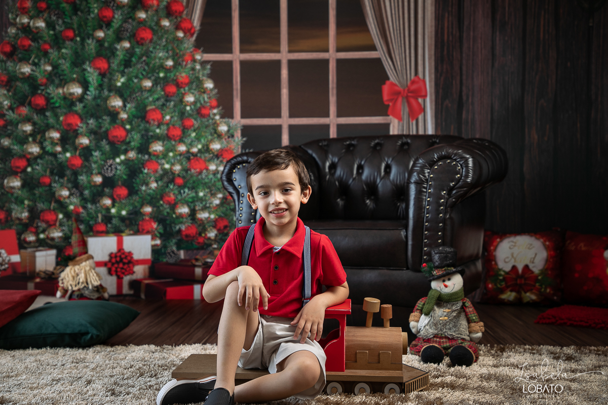 ensaio-fotografico-de-natal-2022-retratos-de-natal-fotografia-de-natal-fotos-papai-noel-cenario-fotografico-de-natal-2022-fundo-fotografico-de-natal-fundos-wentz-arvore-de-natal-papai-noel-decoracao-de-natal-estudio-fotografico-em-barbacena-isabela-lobato