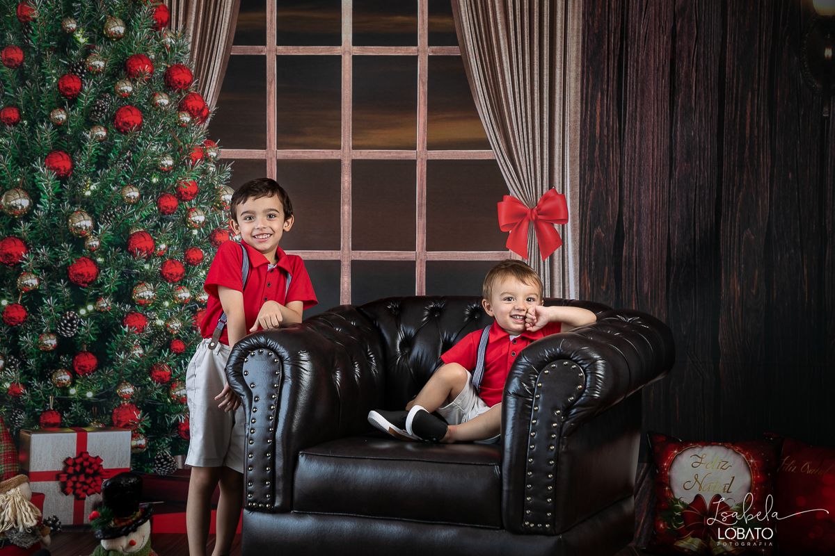 ensaio-fotografico-de-natal-2022-retratos-de-natal-fotografia-de-natal-fotos-papai-noel-cenario-fotografico-de-natal-2022-fundo-fotografico-de-natal-fundos-wentz-arvore-de-natal-papai-noel-decoracao-de-natal-estudio-fotografico-em-barbacena-isabela-lobato