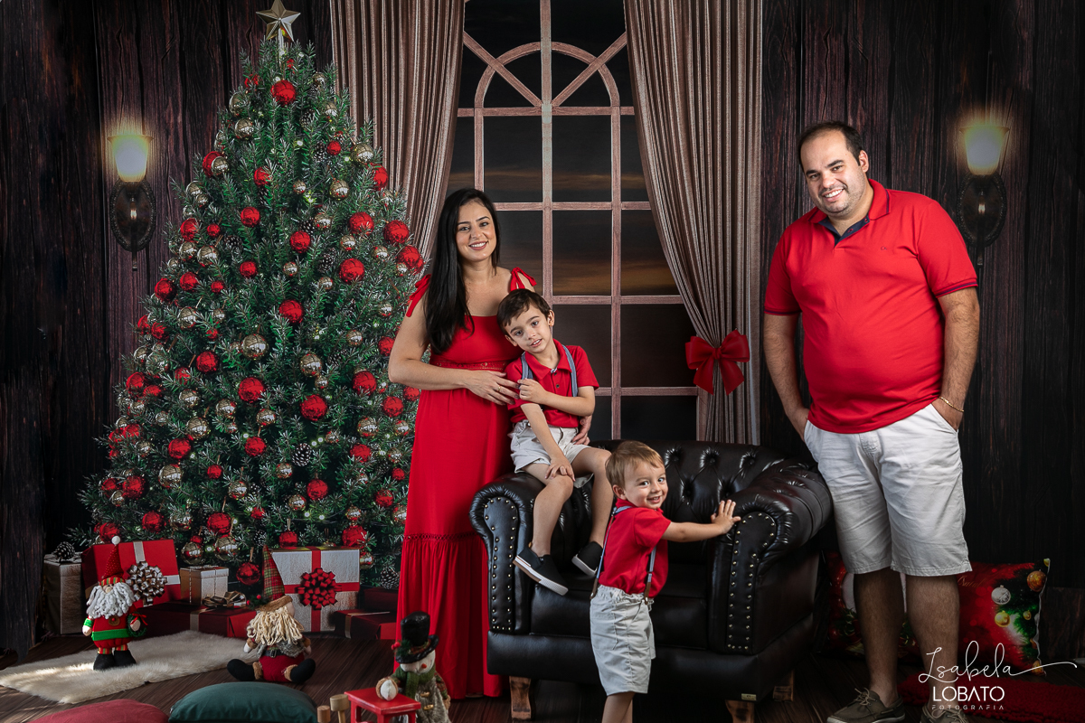 ensaio-fotografico-de-natal-2022-retratos-de-natal-fotografia-de-natal-fotos-papai-noel-cenario-fotografico-de-natal-2022-fundo-fotografico-de-natal-fundos-wentz-arvore-de-natal-papai-noel-decoracao-de-natal-estudio-fotografico-em-barbacena-isabela-lobato