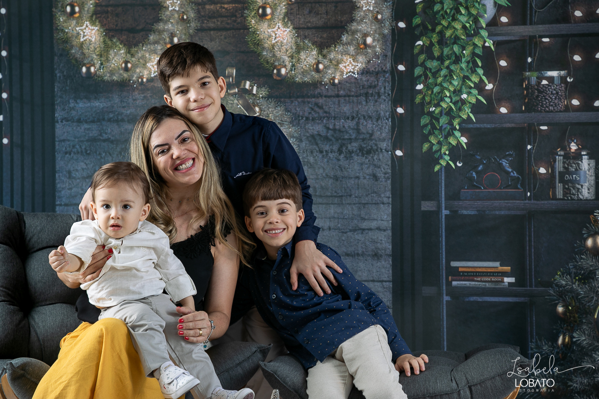 ensaio-fotografico-de-natal-2022-retratos-de-natal-fotografia-de-natal-fotos-papai-noel-cenario-fotografico-de-natal-2022-fundo-fotografico-de-natal-fundos-wentz-arvore-de-natal-papai-noel-decoracao-de-natal-estudio-fotografico-em-barbacena-isabela-lobato