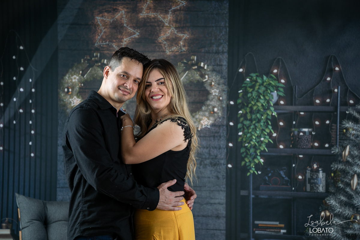 ensaio-fotografico-de-natal-2022-retratos-de-natal-fotografia-de-natal-fotos-papai-noel-cenario-fotografico-de-natal-2022-fundo-fotografico-de-natal-fundos-wentz-arvore-de-natal-papai-noel-decoracao-de-natal-estudio-fotografico-em-barbacena-isabela-lobato