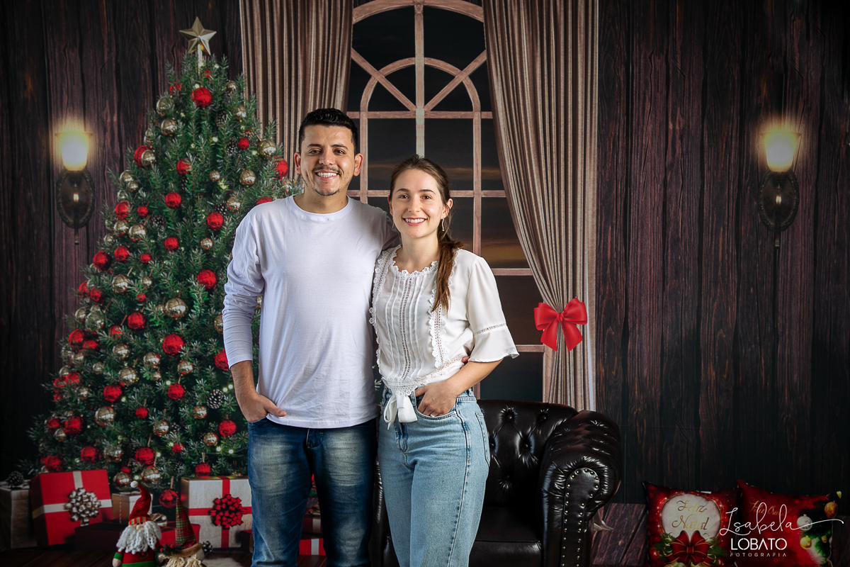 ensaio-fotografico-de-natal-2022-retratos-de-natal-fotografia-de-natal-fotos-papai-noel-cenario-fotografico-de-natal-2022-fundo-fotografico-de-natal-fundos-wentz-arvore-de-natal-papai-noel-decoracao-de-natal-estudio-fotografico-em-barbacena-isabela-lobato