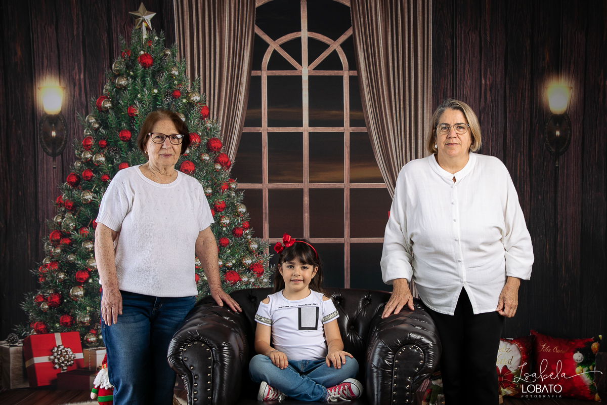 ensaio-fotografico-de-natal-2022-retratos-de-natal-fotografia-de-natal-fotos-papai-noel-cenario-fotografico-de-natal-2022-fundo-fotografico-de-natal-fundos-wentz-arvore-de-natal-papai-noel-decoracao-de-natal-estudio-fotografico-em-barbacena-isabela-lobato