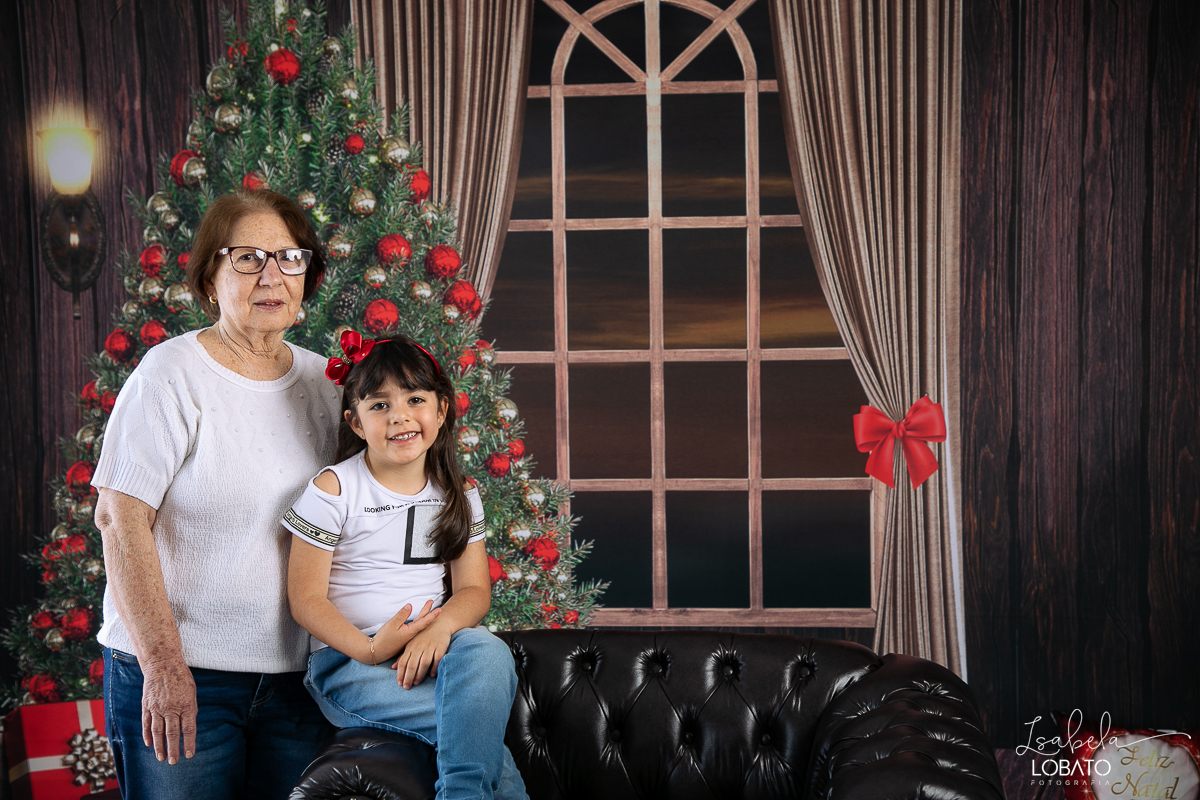 ensaio-fotografico-de-natal-2022-retratos-de-natal-fotografia-de-natal-fotos-papai-noel-cenario-fotografico-de-natal-2022-fundo-fotografico-de-natal-fundos-wentz-arvore-de-natal-papai-noel-decoracao-de-natal-estudio-fotografico-em-barbacena-isabela-lobato