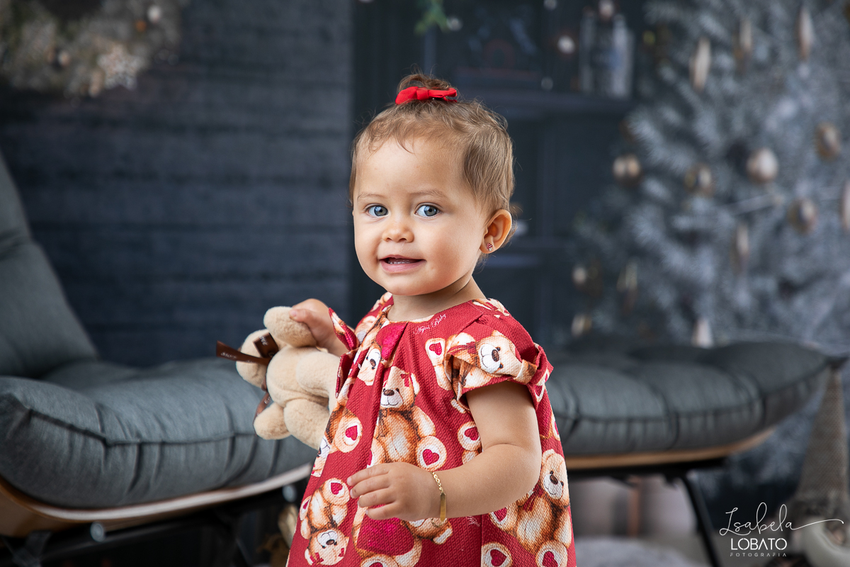 ensaio-fotografico-de-natal-2022-retratos-de-natal-fotografia-de-natal-fotos-papai-noel-cenario-fotografico-de-natal-2022-fundo-fotografico-de-natal-fundos-wentz-arvore-de-natal-papai-noel-decoracao-de-natal-estudio-fotografico-em-barbacena-isabela-lobato