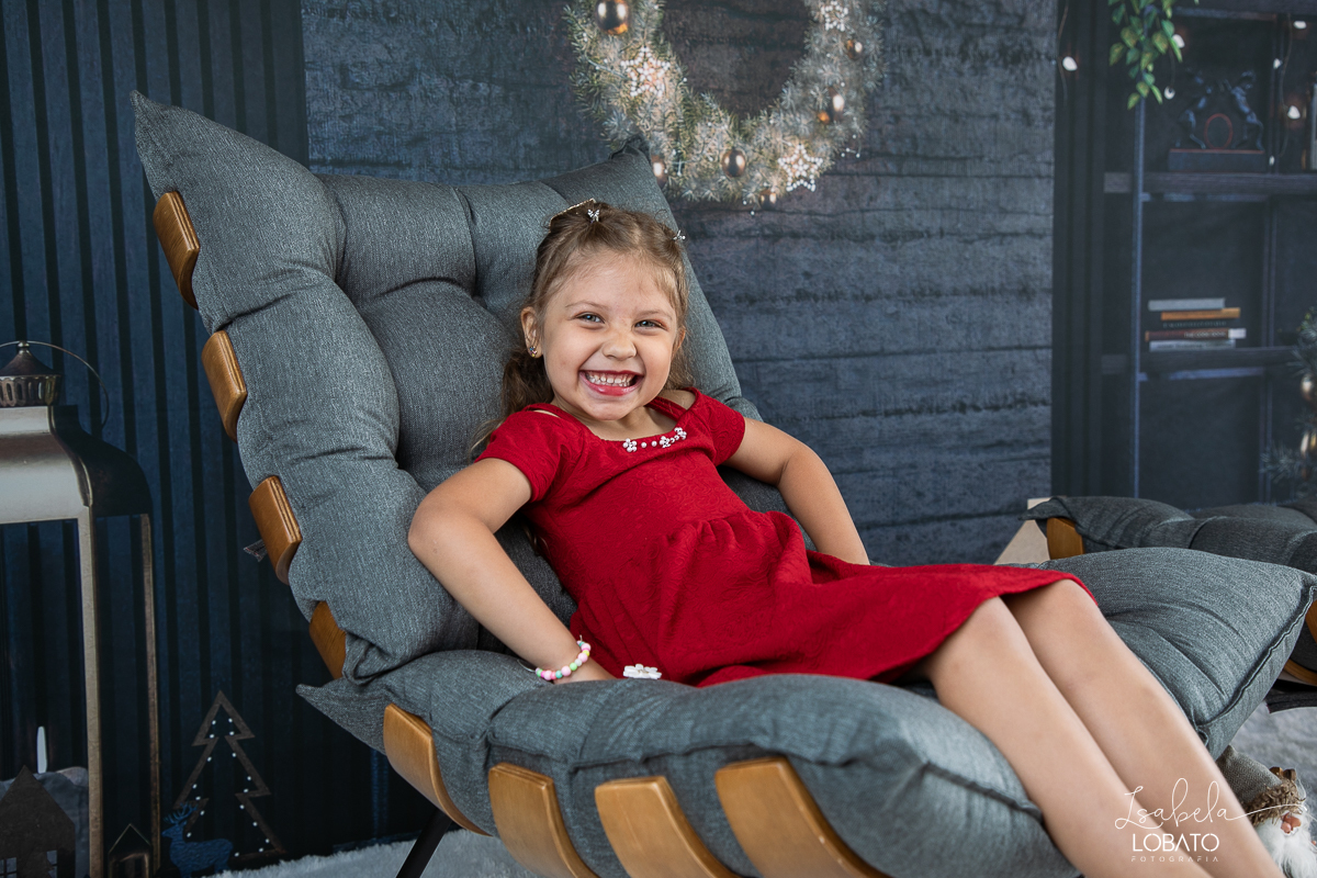 ensaio-fotografico-de-natal-2022-retratos-de-natal-fotografia-de-natal-fotos-papai-noel-cenario-fotografico-de-natal-2022-fundo-fotografico-de-natal-fundos-wentz-arvore-de-natal-papai-noel-decoracao-de-natal-estudio-fotografico-em-barbacena-isabela-lobato