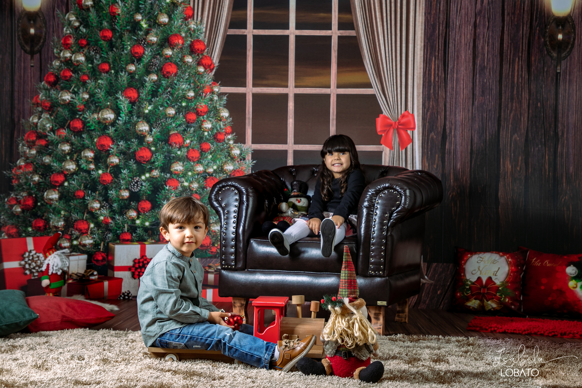 ensaio-fotografico-de-natal-2022-retratos-de-natal-fotografia-de-natal-fotos-papai-noel-cenario-fotografico-de-natal-2022-fundo-fotografico-de-natal-fundos-wentz-arvore-de-natal-papai-noel-decoracao-de-natal-estudio-fotografico-em-barbacena-isabela-lobato