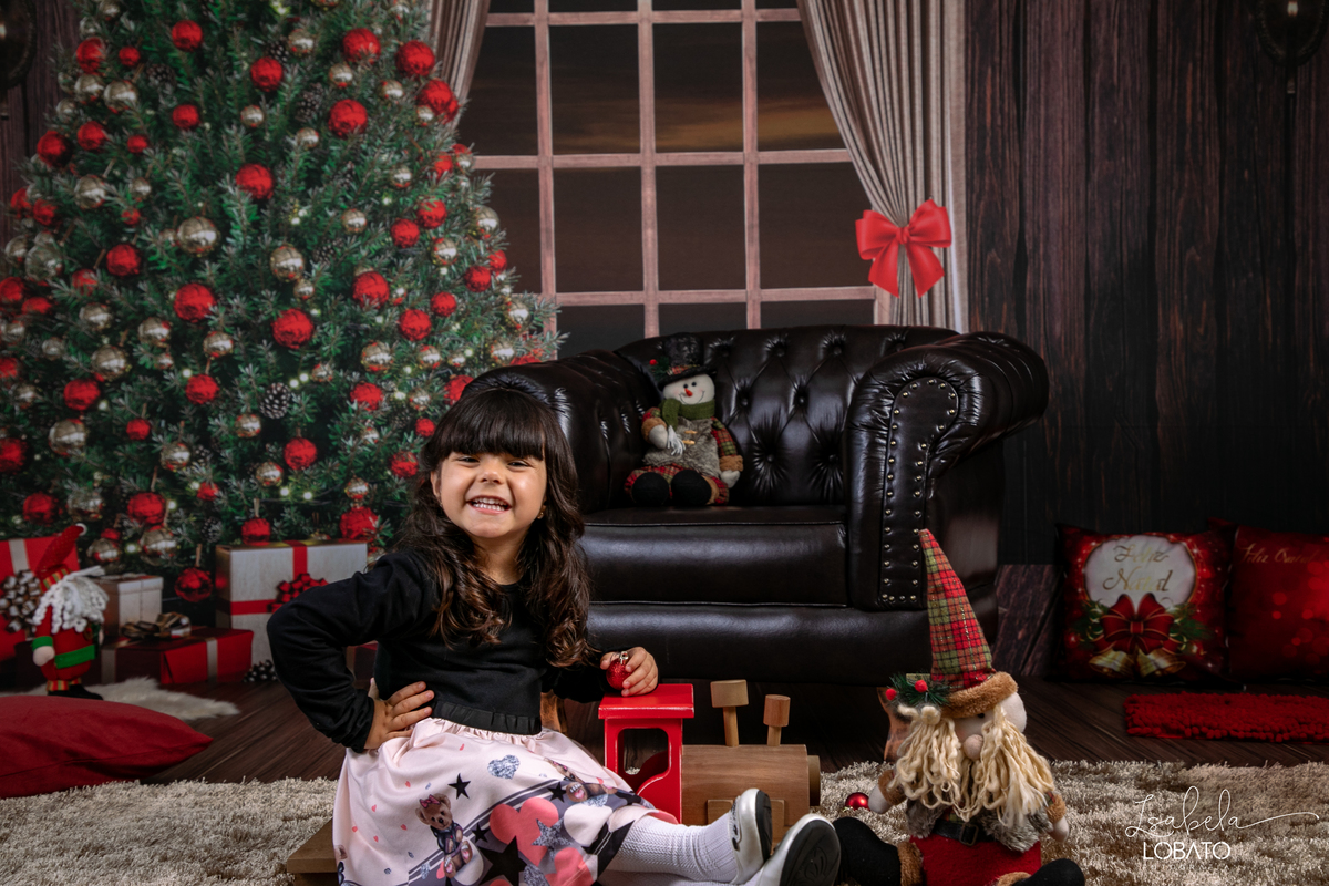 ensaio-fotografico-de-natal-2022-retratos-de-natal-fotografia-de-natal-fotos-papai-noel-cenario-fotografico-de-natal-2022-fundo-fotografico-de-natal-fundos-wentz-arvore-de-natal-papai-noel-decoracao-de-natal-estudio-fotografico-em-barbacena-isabela-lobato