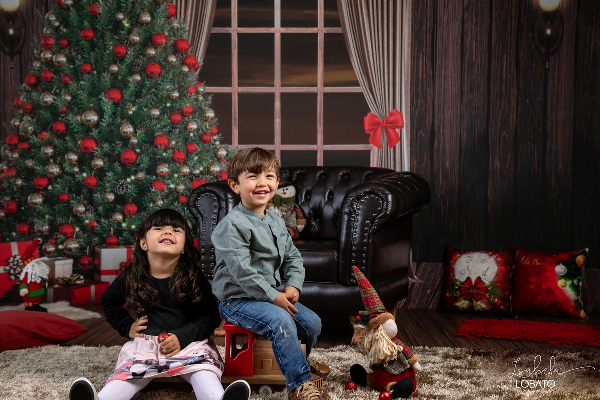 ensaio-fotografico-de-natal-2022-retratos-de-natal-fotografia-de-natal-fotos-papai-noel-cenario-fotografico-de-natal-2022-fundo-fotografico-de-natal-fundos-wentz-arvore-de-natal-papai-noel-decoracao-de-natal-estudio-fotografico-em-barbacena-isabela-lobato