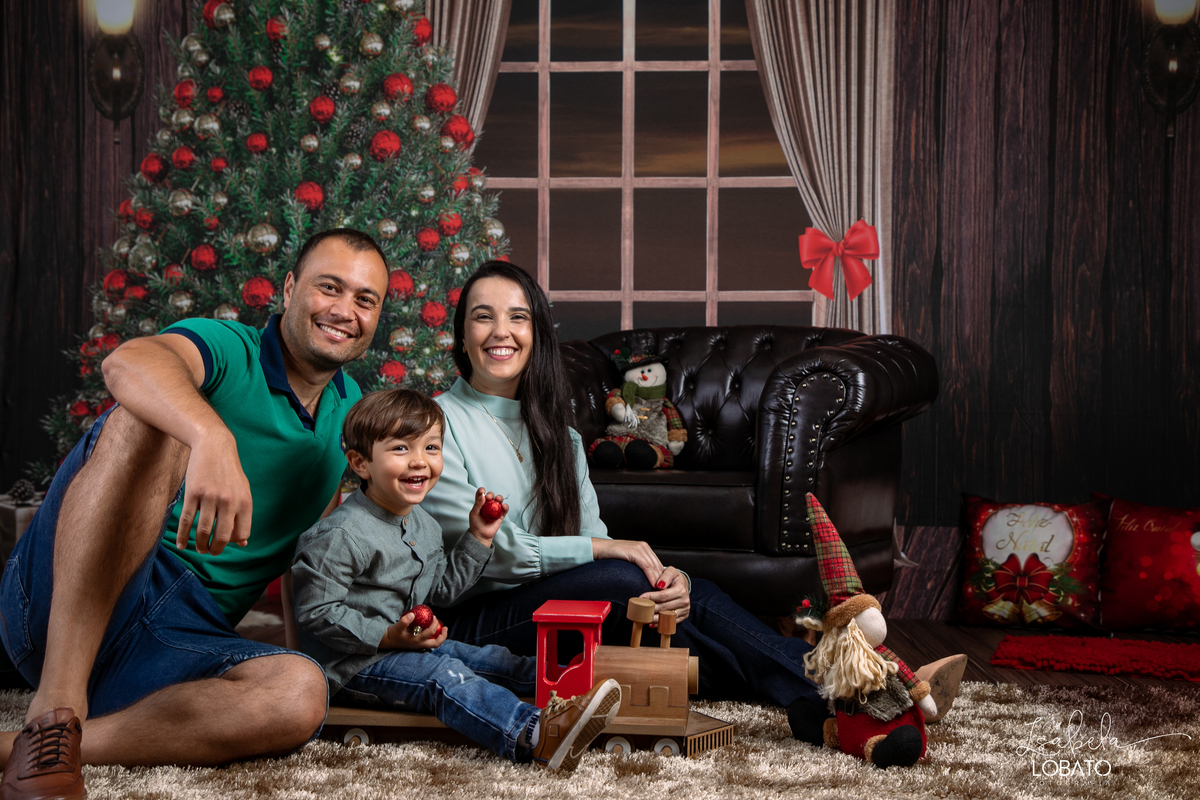 ensaio-fotografico-de-natal-2022-retratos-de-natal-fotografia-de-natal-fotos-papai-noel-cenario-fotografico-de-natal-2022-fundo-fotografico-de-natal-fundos-wentz-arvore-de-natal-papai-noel-decoracao-de-natal-estudio-fotografico-em-barbacena-isabela-lobato