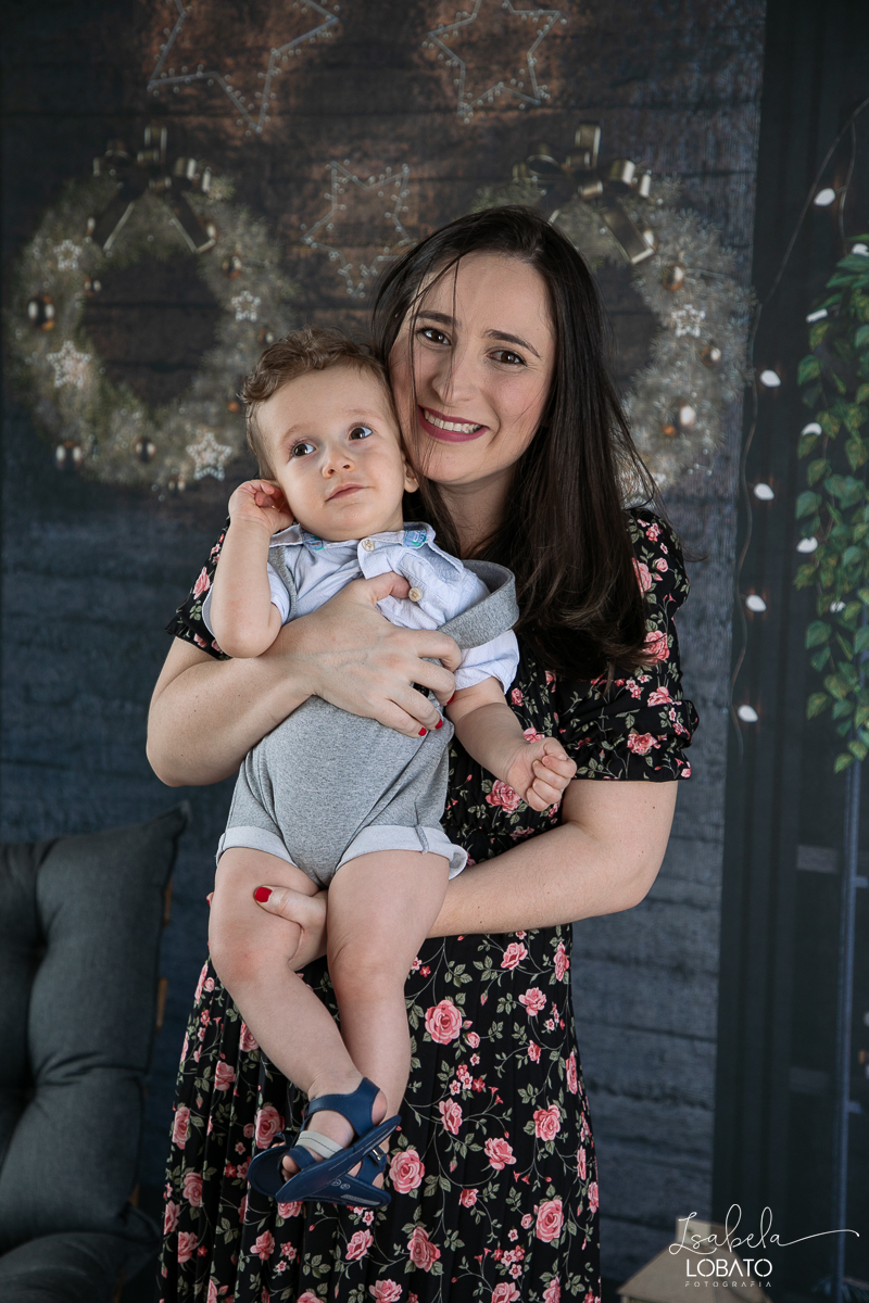 ensaio-fotografico-de-natal-2022-retratos-de-natal-fotografia-de-natal-fotos-papai-noel-cenario-fotografico-de-natal-2022-fundo-fotografico-de-natal-fundos-wentz-arvore-de-natal-papai-noel-decoracao-de-natal-estudio-fotografico-em-barbacena-isabela-lobato