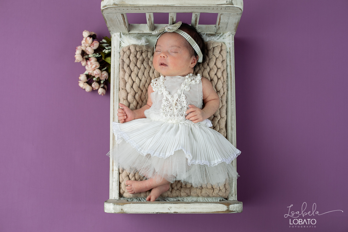 ensaio-fotografico-de-recem-nascido-ensaio-newborn-bebe-recem-nascido-sono-do-bebe-acompanhamento-fotografico-infantil-cenario-de-newborn-fundo-fotografico-para-ensaio-newborn-fotografa-especialista-em-ensaio-newborn-isabela-lobato-fotografia-barbacena-mg