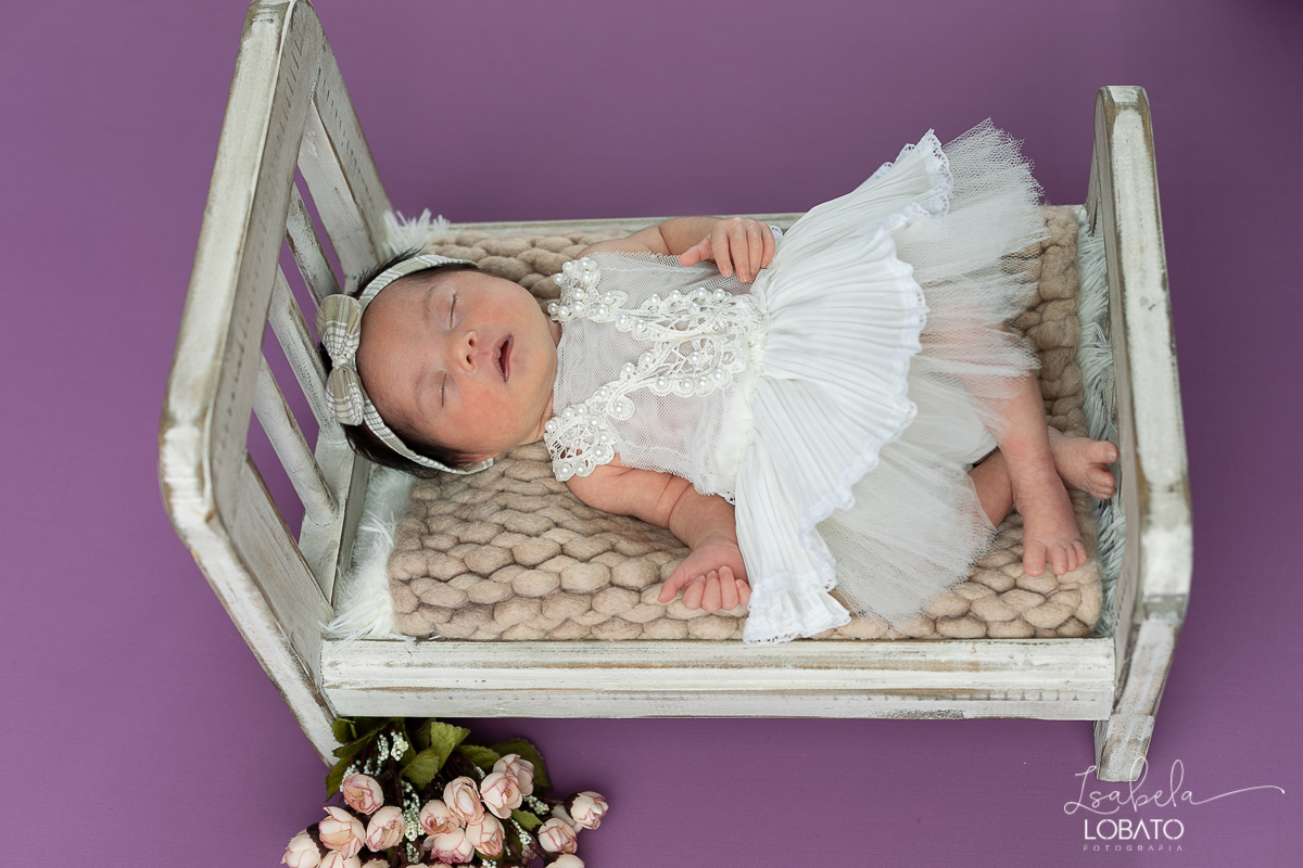 ensaio-fotografico-de-recem-nascido-ensaio-newborn-bebe-recem-nascido-sono-do-bebe-acompanhamento-fotografico-infantil-cenario-de-newborn-fundo-fotografico-para-ensaio-newborn-fotografa-especialista-em-ensaio-newborn-isabela-lobato-fotografia-barbacena-mg