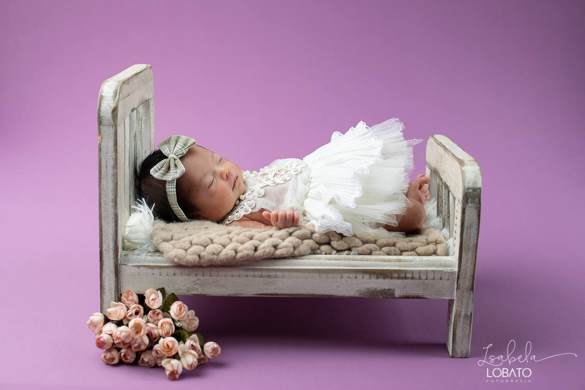ensaio-fotografico-de-recem-nascido-ensaio-newborn-bebe-recem-nascido-sono-do-bebe-acompanhamento-fotografico-infantil-cenario-de-newborn-fundo-fotografico-para-ensaio-newborn-fotografa-especialista-em-ensaio-newborn-isabela-lobato-fotografia-barbacena-mg