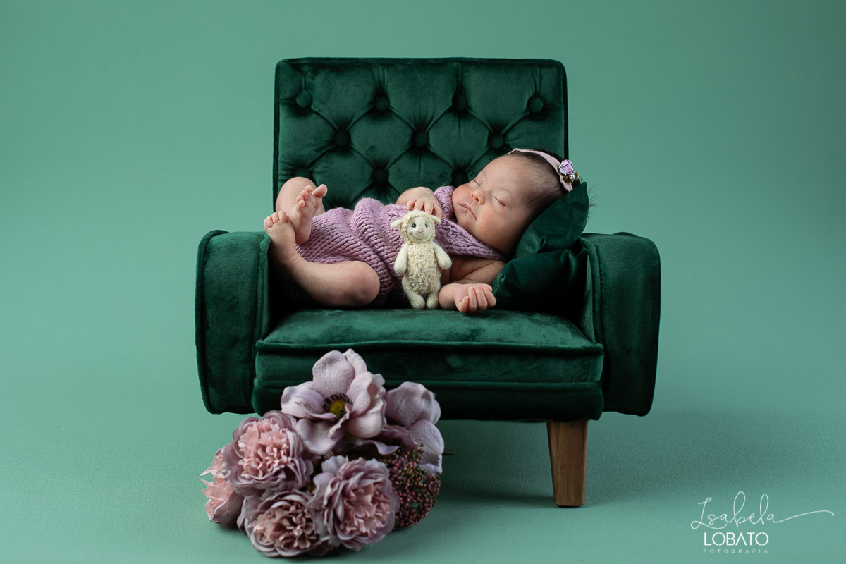 ensaio-fotografico-de-recem-nascido-ensaio-newborn-bebe-recem-nascido-sono-do-bebe-acompanhamento-fotografico-infantil-cenario-de-newborn-fundo-fotografico-para-ensaio-newborn-fotografa-especialista-em-ensaio-newborn-isabela-lobato-fotografia-barbacena-mg