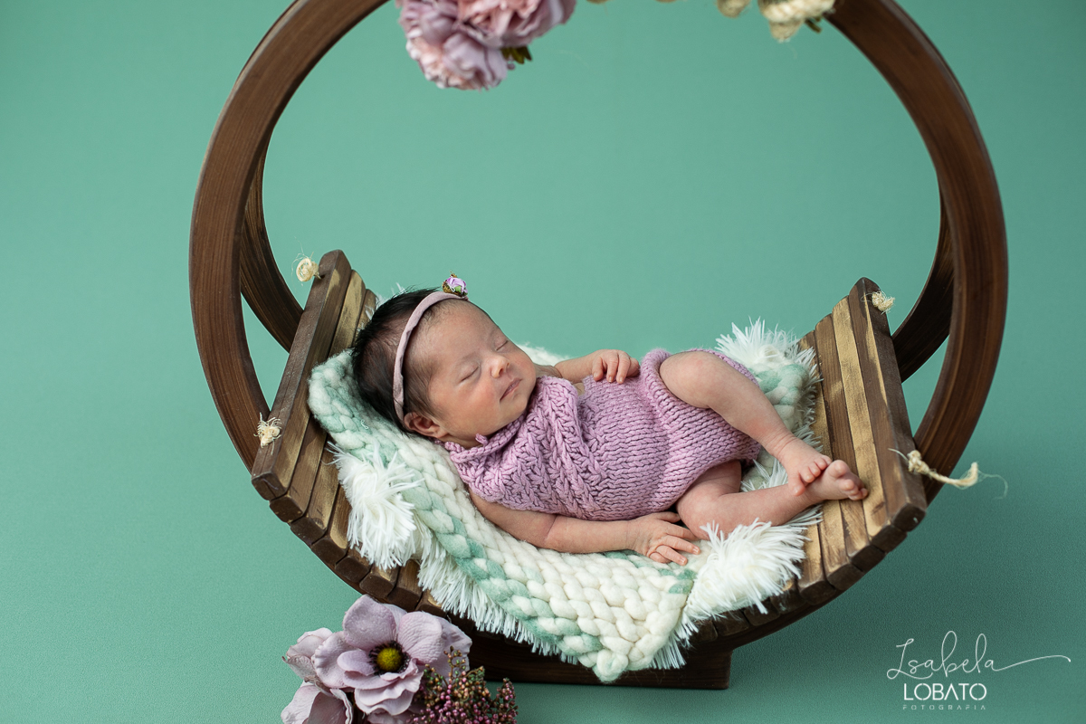 ensaio-fotografico-de-recem-nascido-ensaio-newborn-bebe-recem-nascido-sono-do-bebe-acompanhamento-fotografico-infantil-cenario-de-newborn-fundo-fotografico-para-ensaio-newborn-fotografa-especialista-em-ensaio-newborn-isabela-lobato-fotografia-barbacena-mg