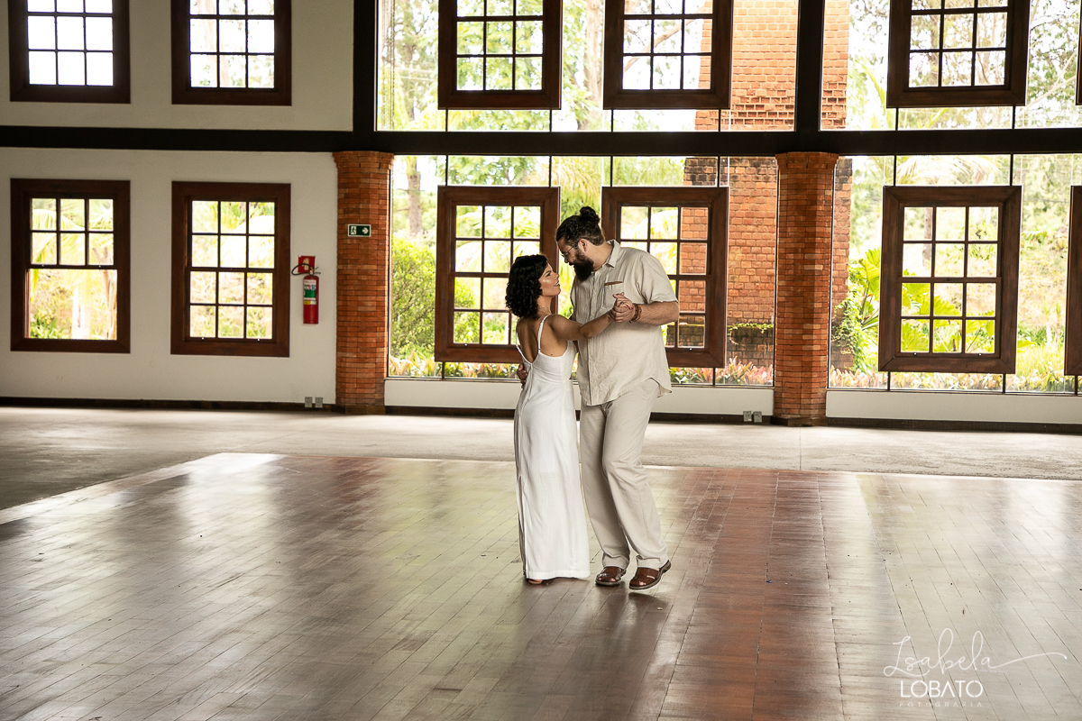 wedding-noiva-alternativa-vestido-de-noiva-ensaio-pos-wedding-ensaio-fotografico-de-casal-fotografica-de-familia-em-barbacena-salao-de-festas-em-barbacena-spazio-franatos-melhor-salao-de-festas-de-barbacena-e-regiao-isabela-lobato-fotografia-foto-de-casal