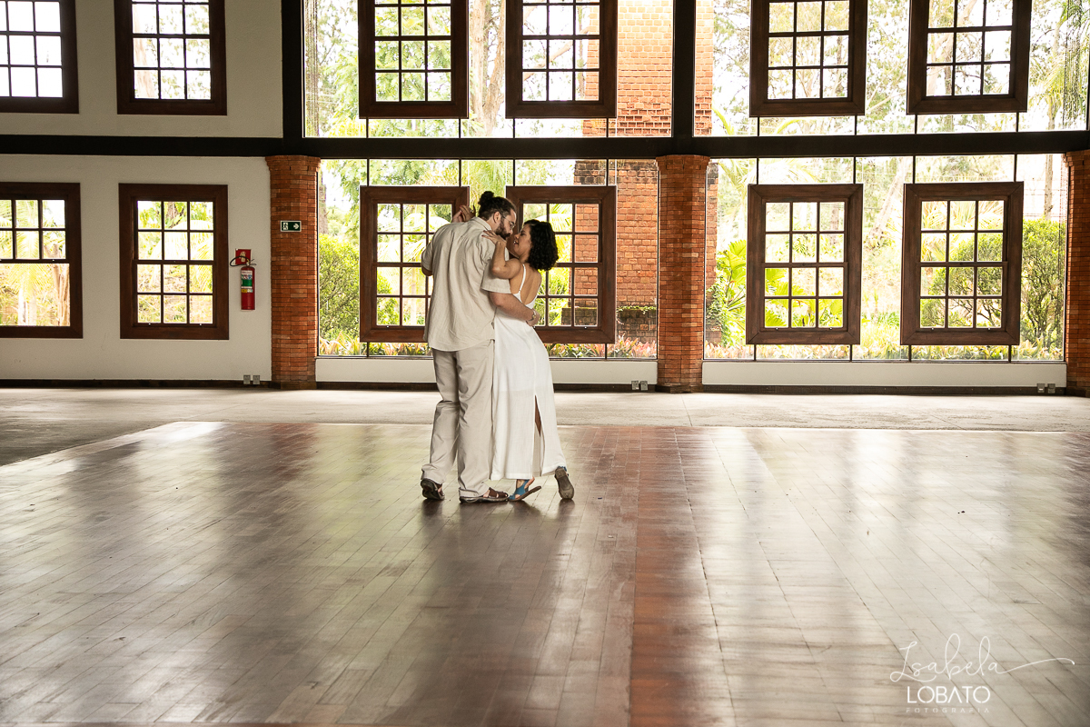 wedding-noiva-alternativa-vestido-de-noiva-ensaio-pos-wedding-ensaio-fotografico-de-casal-fotografica-de-familia-em-barbacena-salao-de-festas-em-barbacena-spazio-franatos-melhor-salao-de-festas-de-barbacena-e-regiao-isabela-lobato-fotografia-foto-de-casal