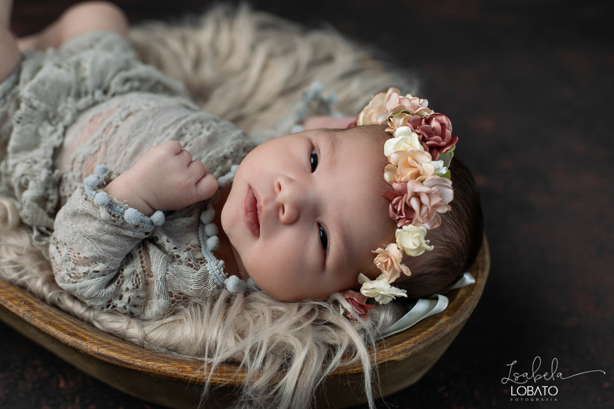 ensaio-fotografico-de-recem-nascido-ensaio-newborn-bebe-recem-nascido-sono-do-bebe-acompanhamento-fotografico-infantil-cenario-de-newborn-fundo-fotografico-para-ensaio-newborn-fotografa-especialista-em-ensaio-newborn-isabela-lobato-fotografia-barbacena-mg