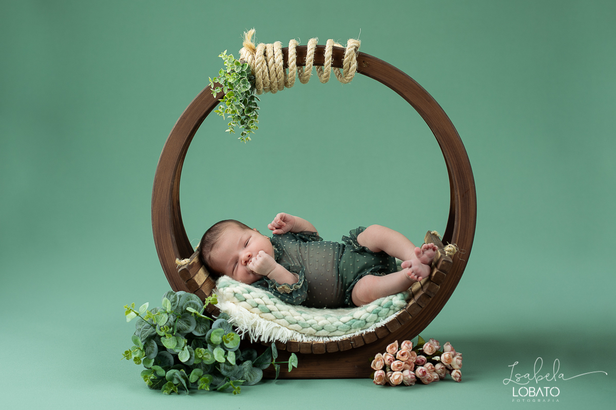 ensaio-fotografico-de-recem-nascido-ensaio-newborn-bebe-recem-nascido-sono-do-bebe-acompanhamento-fotografico-infantil-cenario-de-newborn-fundo-fotografico-para-ensaio-newborn-fotografa-especialista-em-ensaio-newborn-isabela-lobato-fotografia-barbacena-mg