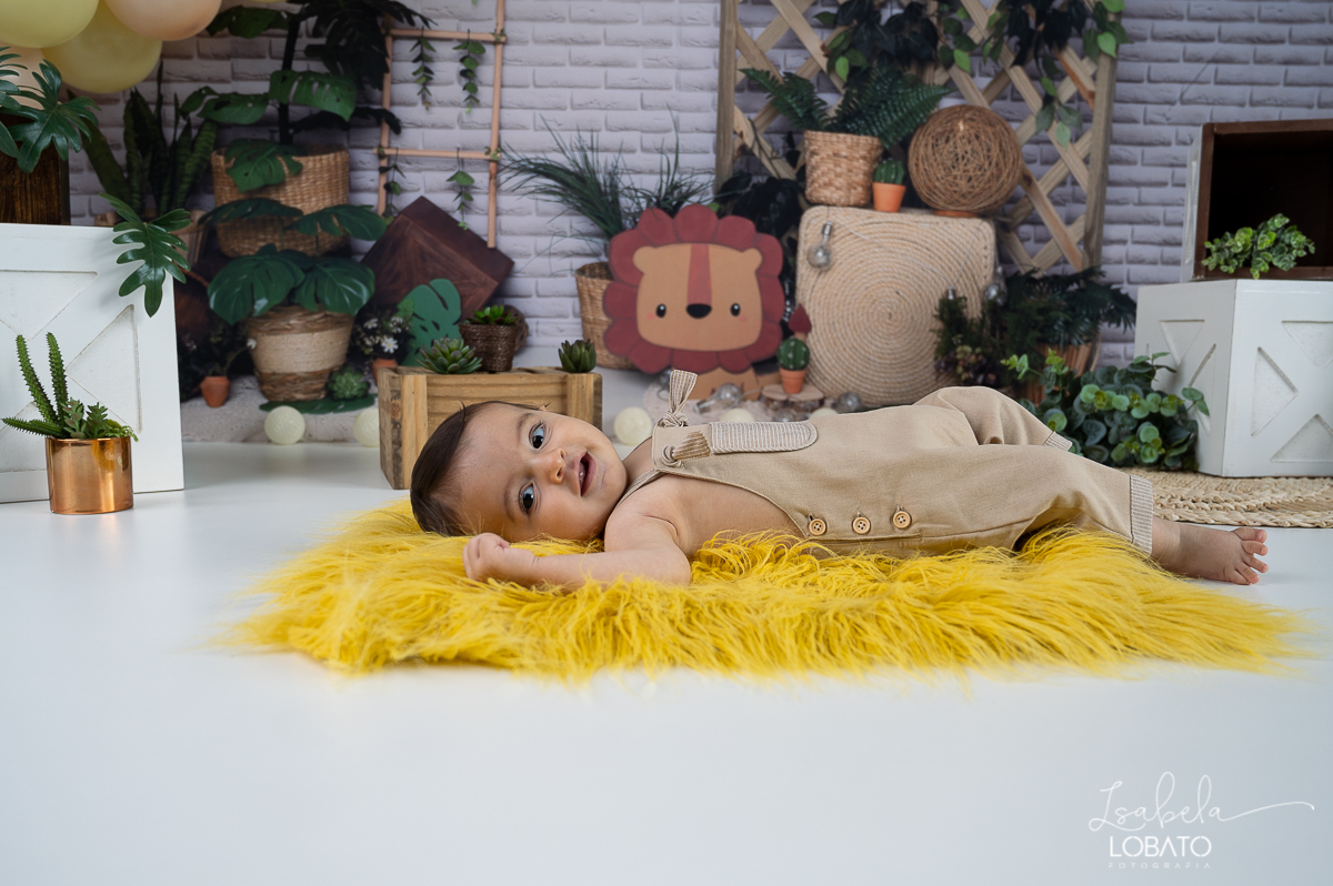 acompanhamento-fotografico-criativo-estudio-fotografico-infantil-em-barbacna-isabela-lobato-fotografia- roupas-acompanhamento-fotografico-fases-do-bebe-6-meses-carro-fusca-para-bebe-fotografa-de-crianças-em-barbacena