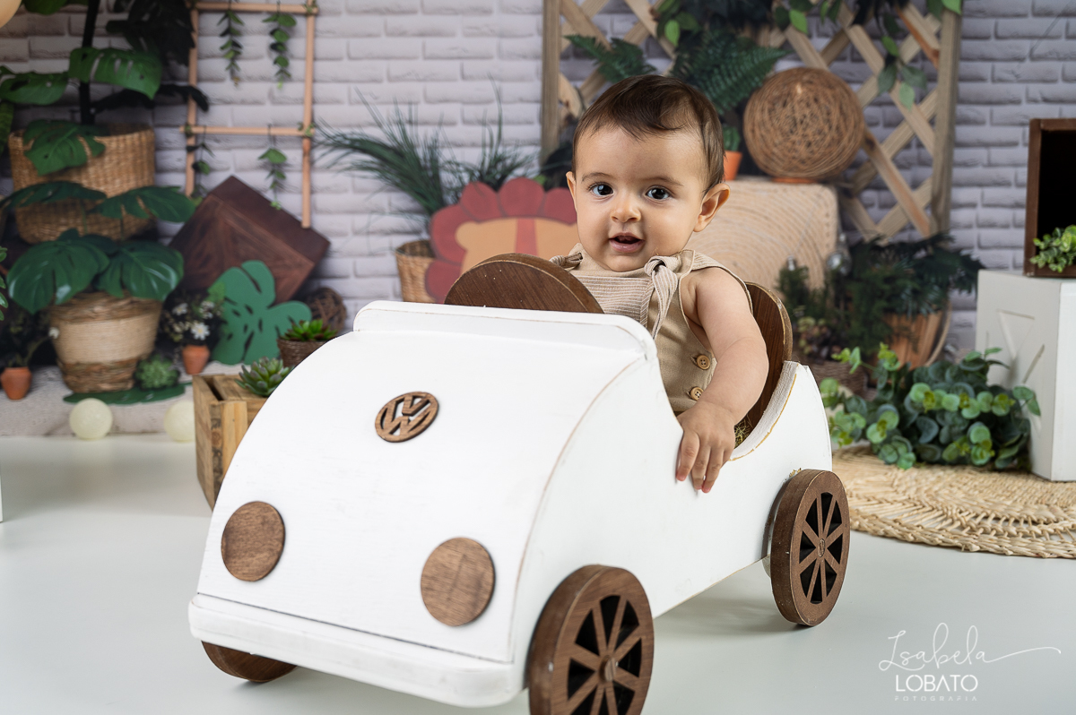 acompanhamento-fotografico-criativo-estudio-fotografico-infantil-em-barbacna-isabela-lobato-fotografia- roupas-acompanhamento-fotografico-fases-do-bebe-6-meses-carro-fusca-para-bebe-fotografa-de-crianças-em-barbacena