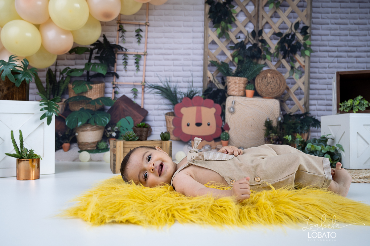 acompanhamento-fotografico-criativo-estudio-fotografico-infantil-em-barbacna-isabela-lobato-fotografia- roupas-acompanhamento-fotografico-fases-do-bebe-6-meses-carro-fusca-para-bebe-fotografa-de-crianças-em-barbacena