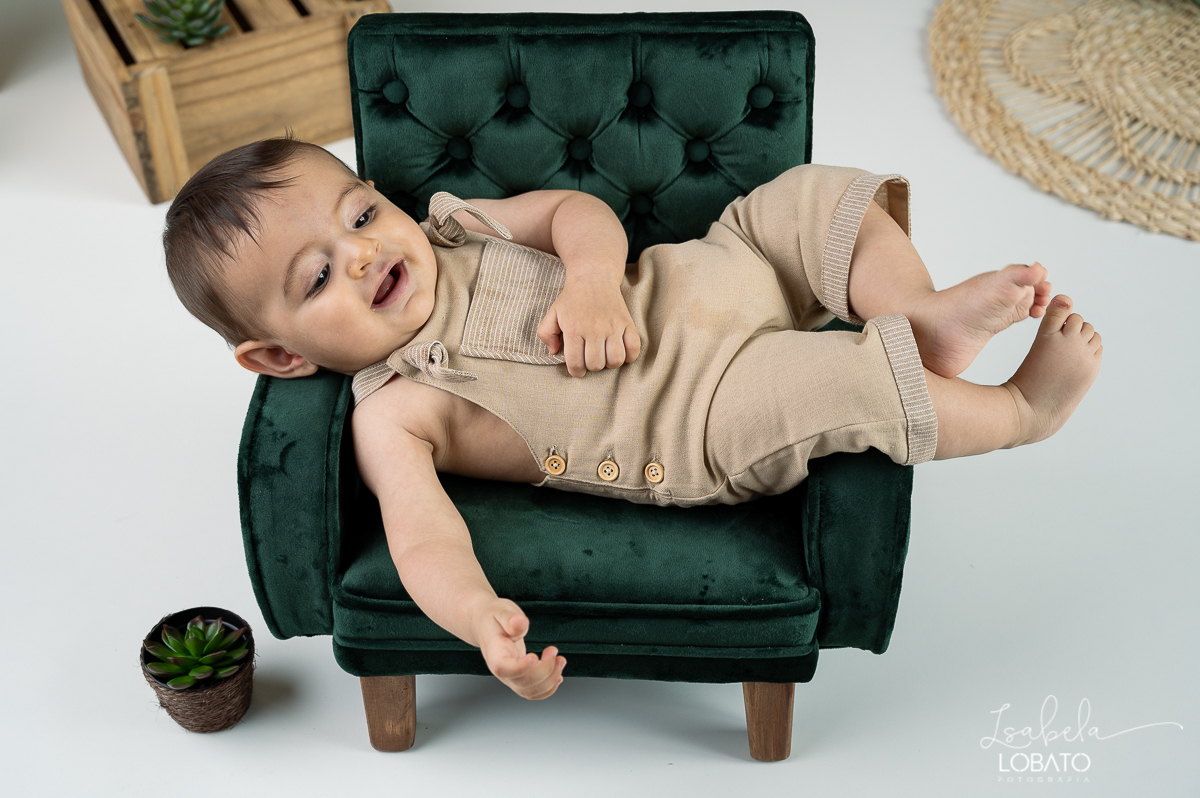acompanhamento-fotografico-criativo-estudio-fotografico-infantil-em-barbacna-isabela-lobato-fotografia- roupas-acompanhamento-fotografico-fases-do-bebe-6-meses-carro-fusca-para-bebe-fotografa-de-crianças-em-barbacena