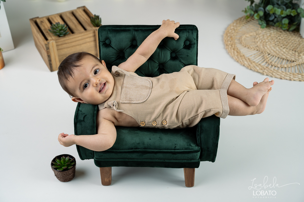 acompanhamento-fotografico-criativo-estudio-fotografico-infantil-em-barbacna-isabela-lobato-fotografia- roupas-acompanhamento-fotografico-fases-do-bebe-6-meses-carro-fusca-para-bebe-fotografa-de-crianças-em-barbacena