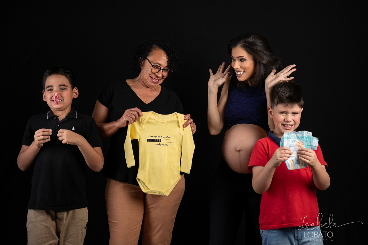 fotografa-de-gestantes-melhor-fotografo-de-barbacena-isabela-lobato-fotografia-estudio-fotografico-em-barbacena-ensaio-gestante-em-estudio-iluminacao-de-estudio-roupa-para-ensaio-fotografico-de-gestante