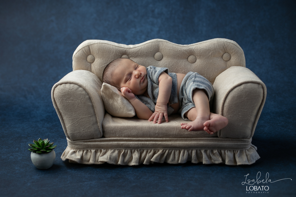 ensaio-fotografico-de-recem-nascido-ensaio-newborn-bebe-recem-nascido-sono-do-bebe-acompanhamento-fotografico-infantil-cenario-de-newborn-fundo-fotografico-para-ensaio-newborn-fotografa-especialista-em-ensaio-newborn-isabela-lobato-fotografia-barbacena-mg