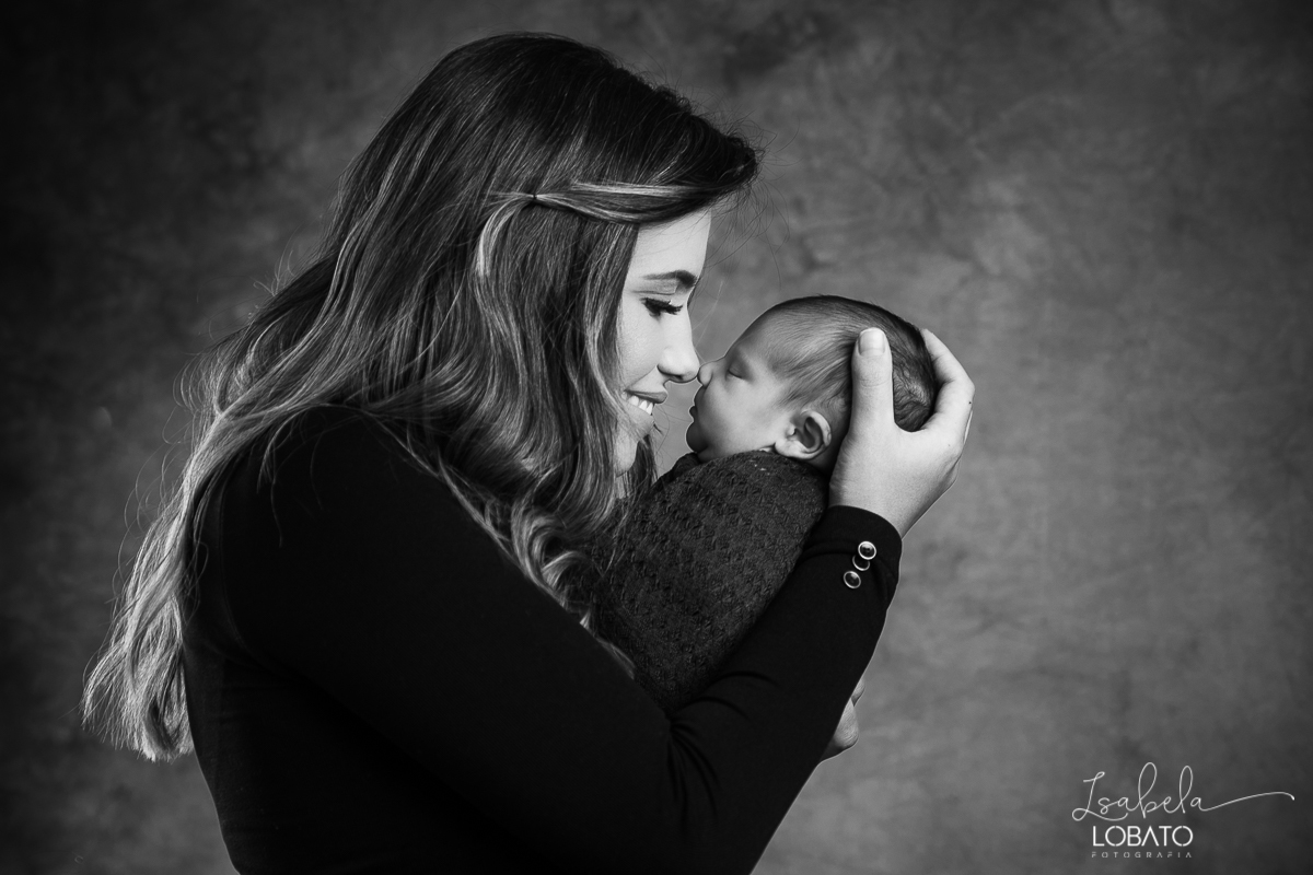 ensaio-fotografico-de-recem-nascido-ensaio-newborn-bebe-recem-nascido-sono-do-bebe-acompanhamento-fotografico-infantil-cenario-de-newborn-fundo-fotografico-para-ensaio-newborn-fotografa-especialista-em-ensaio-newborn-isabela-lobato-fotografia-barbacena-mg